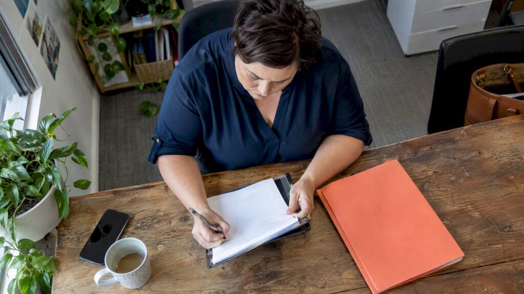 Employer recording interview ratings after a candidate leaves